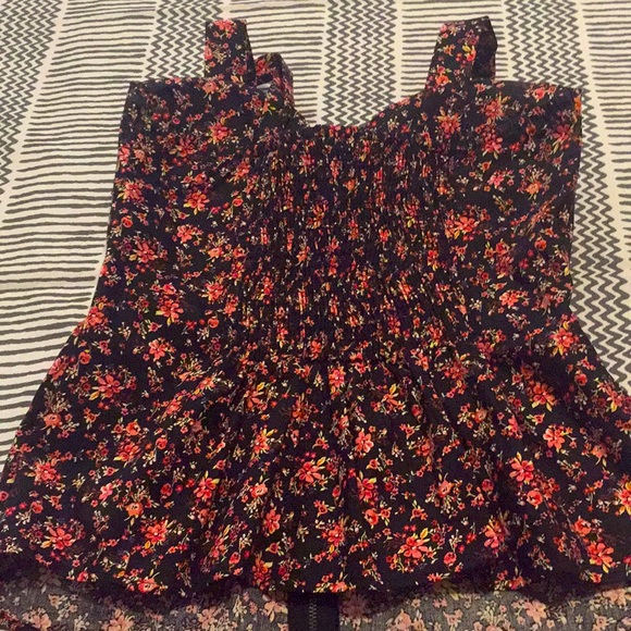 Pink/red floral zip up top with built in padding - Picture 8 of 9